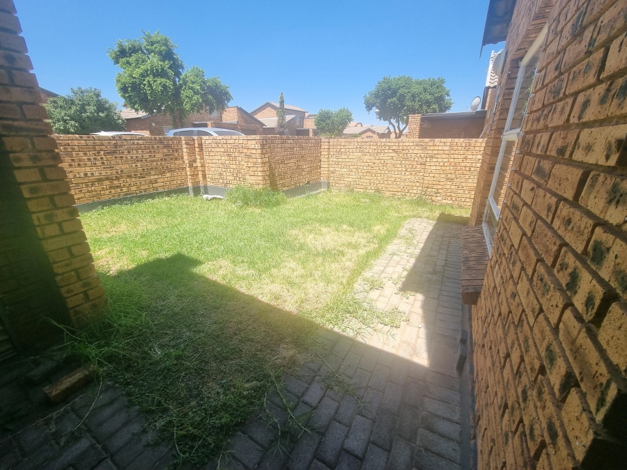 2 Bedroom Property for Sale in Honeydew Gauteng