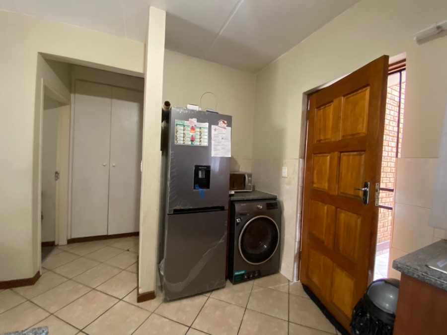 2 Bedroom Property for Sale in Honeypark Gauteng