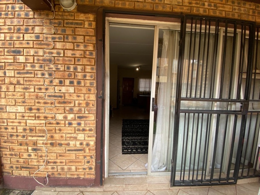 2 Bedroom Property for Sale in Honeypark Gauteng