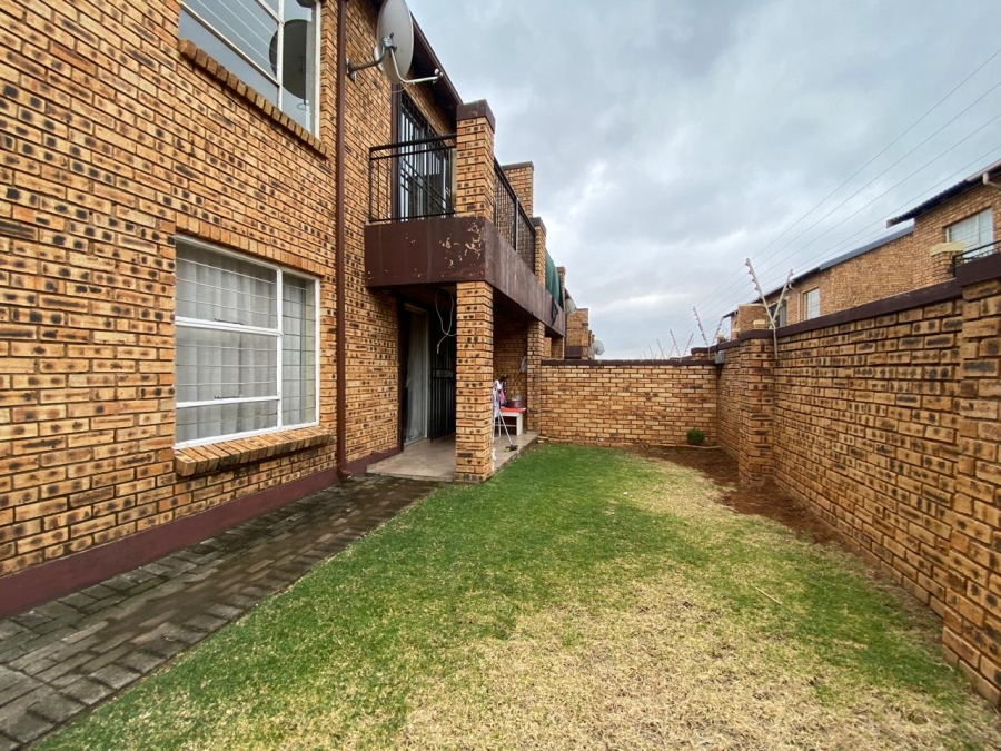 2 Bedroom Property for Sale in Honeypark Gauteng