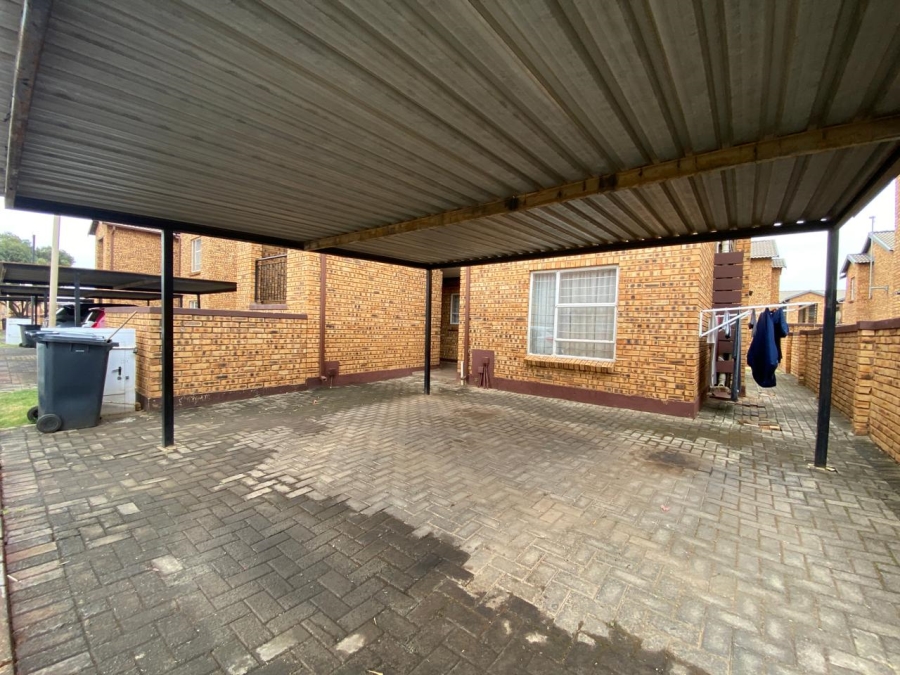 2 Bedroom Property for Sale in Honeypark Gauteng