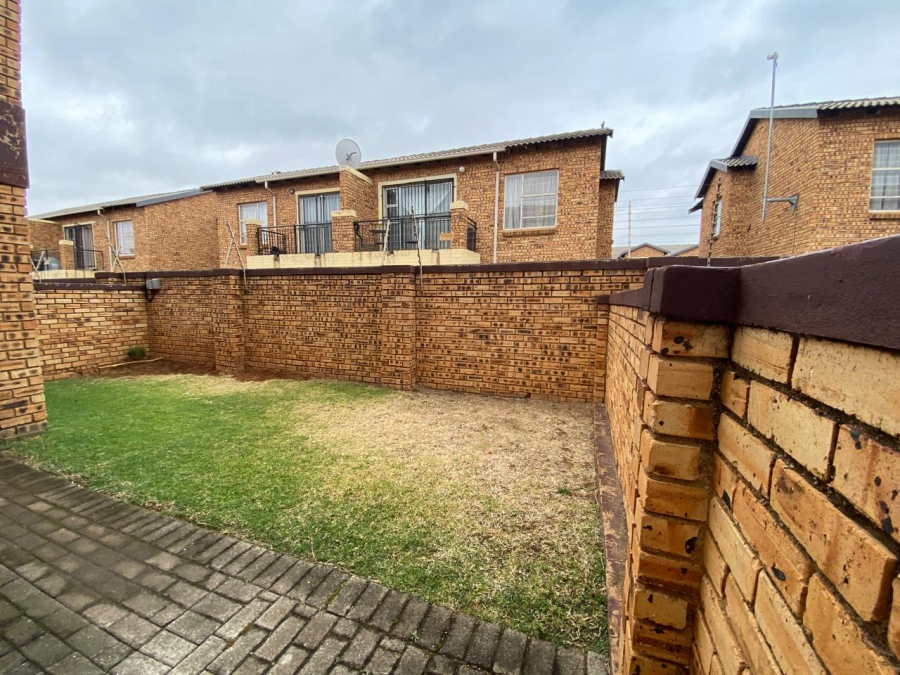 2 Bedroom Property for Sale in Honeypark Gauteng