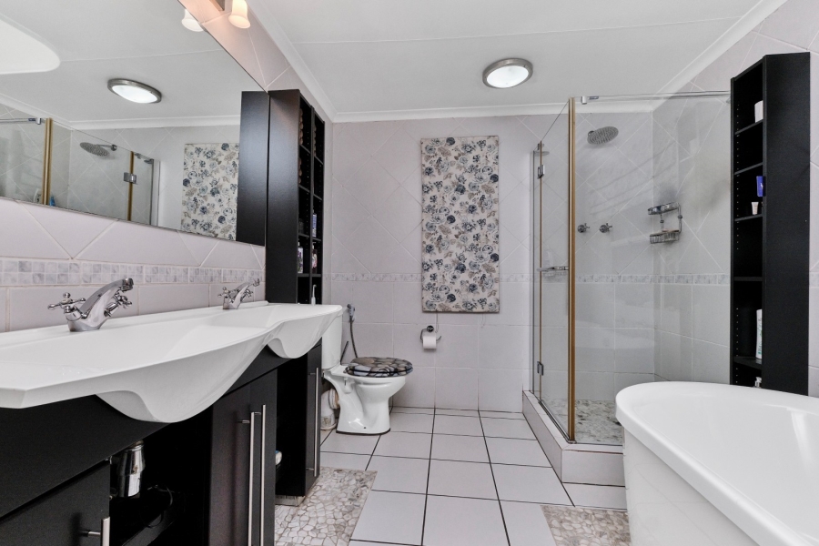 3 Bedroom Property for Sale in Morningside Manor Gauteng
