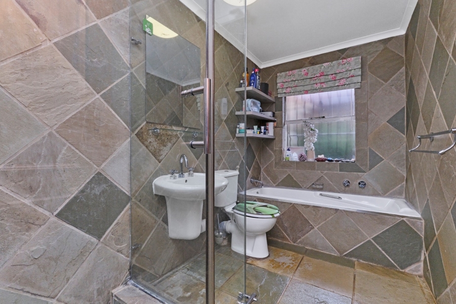 3 Bedroom Property for Sale in Morningside Manor Gauteng