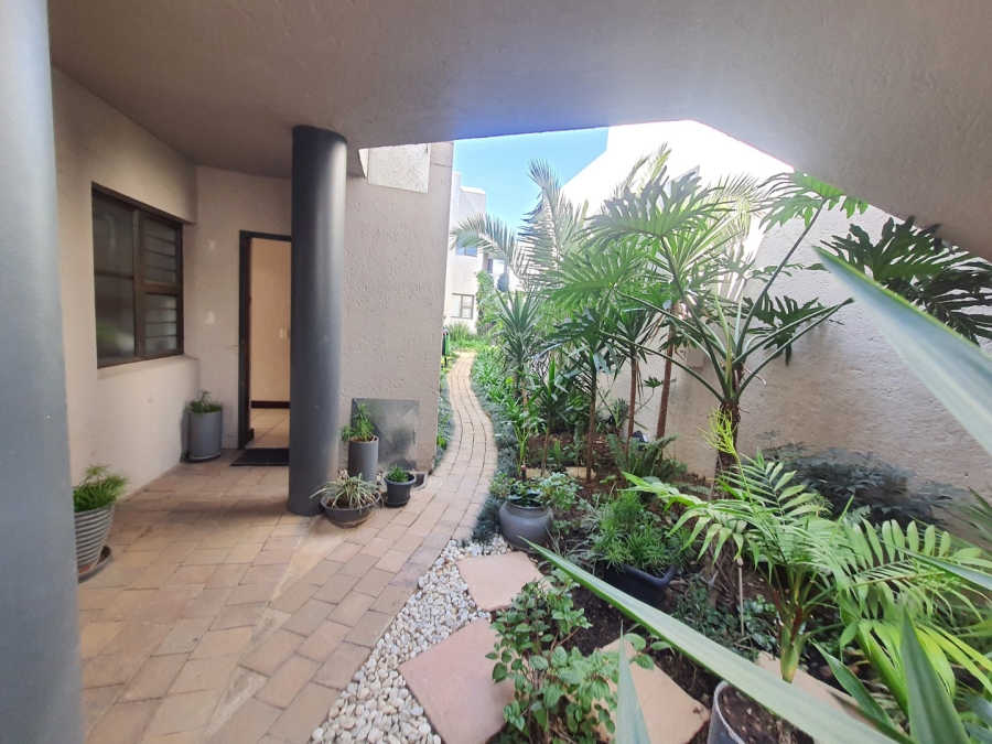 To Let 2 Bedroom Property for Rent in Benmore Gardens Gauteng