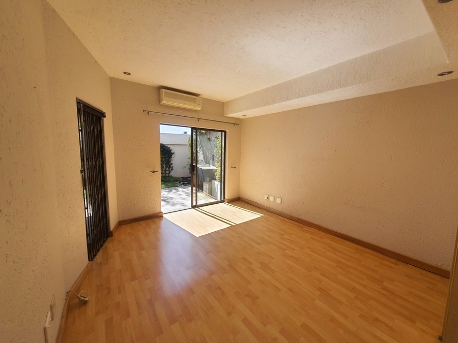 To Let 2 Bedroom Property for Rent in Benmore Gardens Gauteng