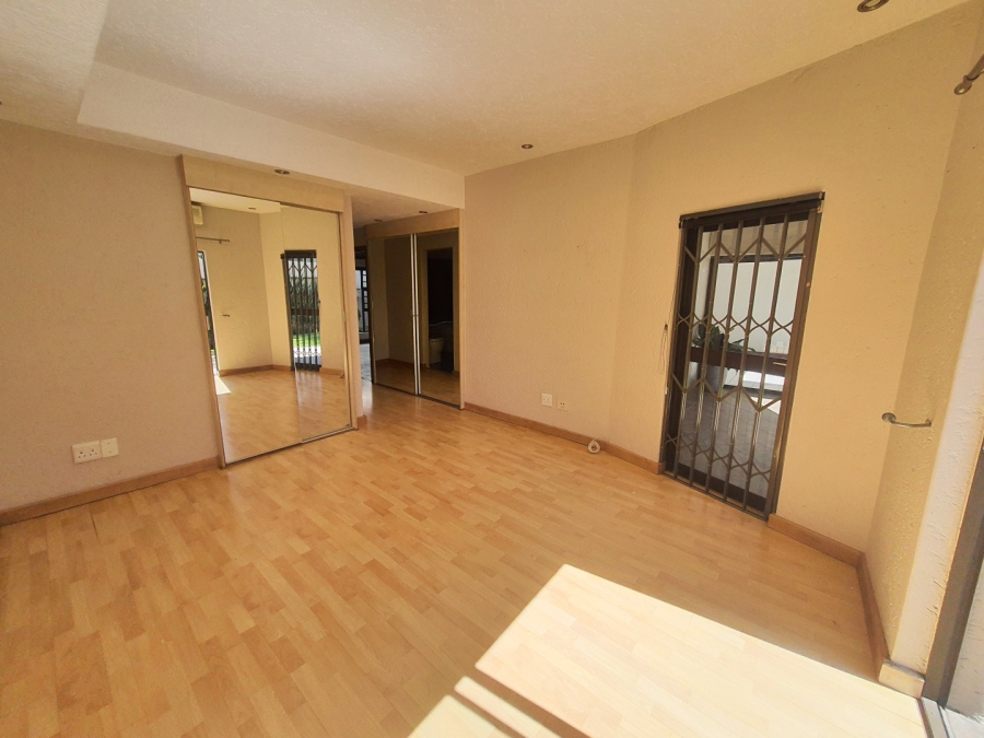 To Let 2 Bedroom Property for Rent in Benmore Gardens Gauteng