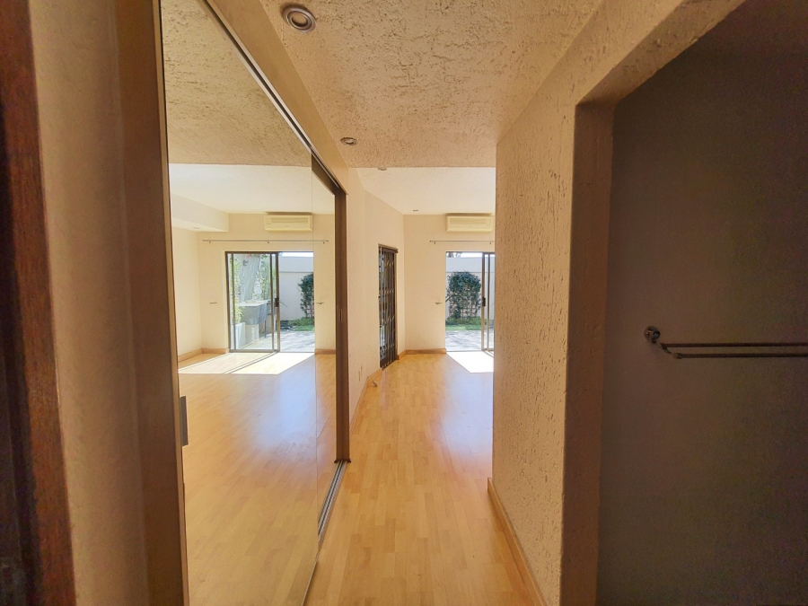 To Let 2 Bedroom Property for Rent in Benmore Gardens Gauteng
