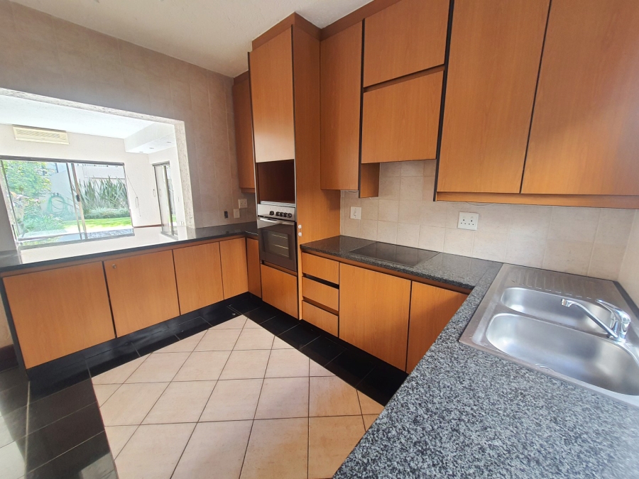 To Let 2 Bedroom Property for Rent in Benmore Gardens Gauteng