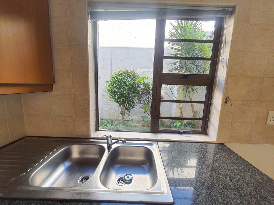 To Let 2 Bedroom Property for Rent in Benmore Gardens Gauteng