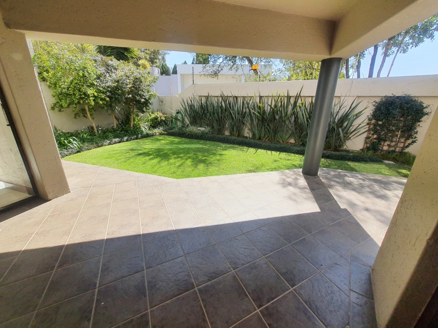 To Let 2 Bedroom Property for Rent in Benmore Gardens Gauteng