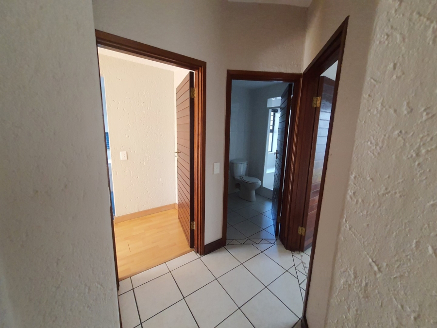 To Let 2 Bedroom Property for Rent in Benmore Gardens Gauteng