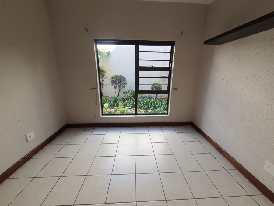 To Let 2 Bedroom Property for Rent in Benmore Gardens Gauteng
