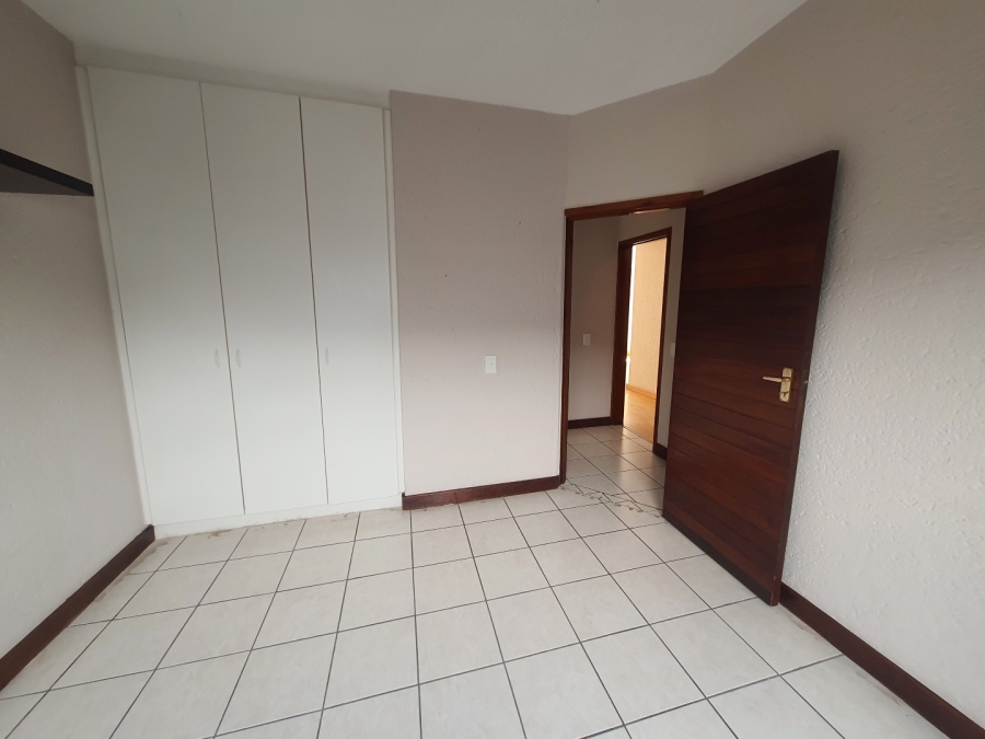To Let 2 Bedroom Property for Rent in Benmore Gardens Gauteng