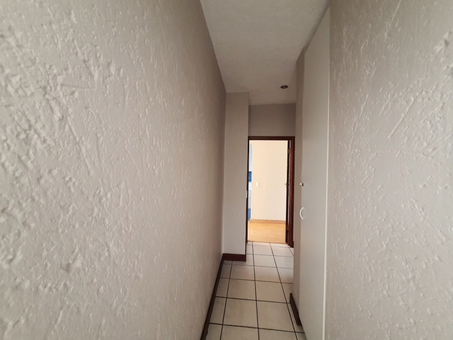To Let 2 Bedroom Property for Rent in Benmore Gardens Gauteng