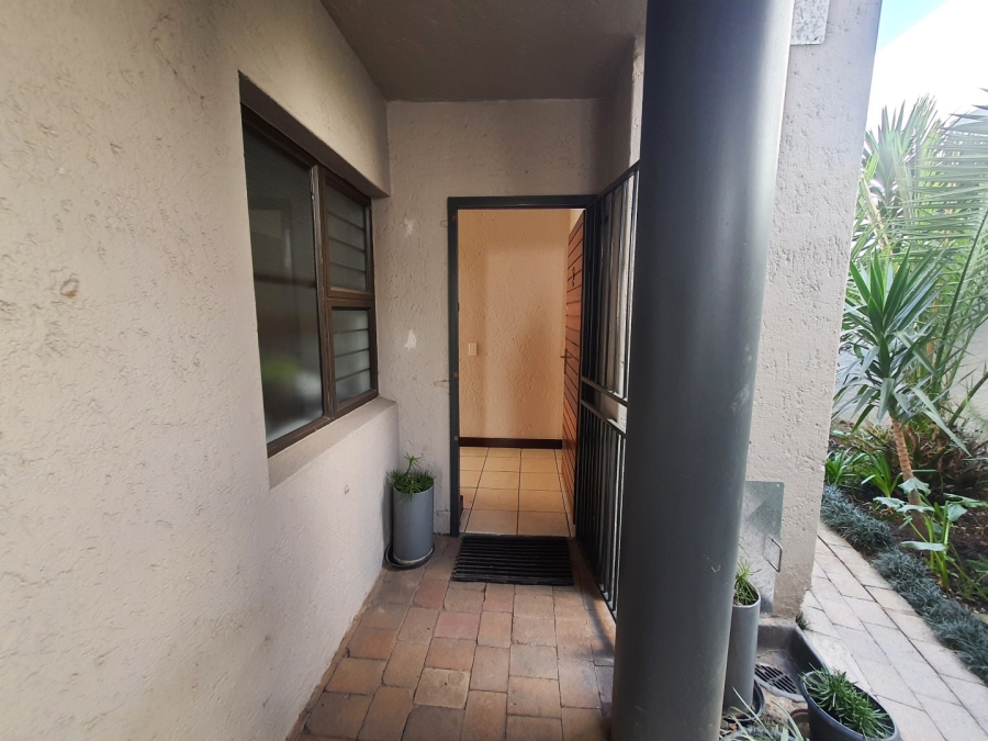 To Let 2 Bedroom Property for Rent in Benmore Gardens Gauteng