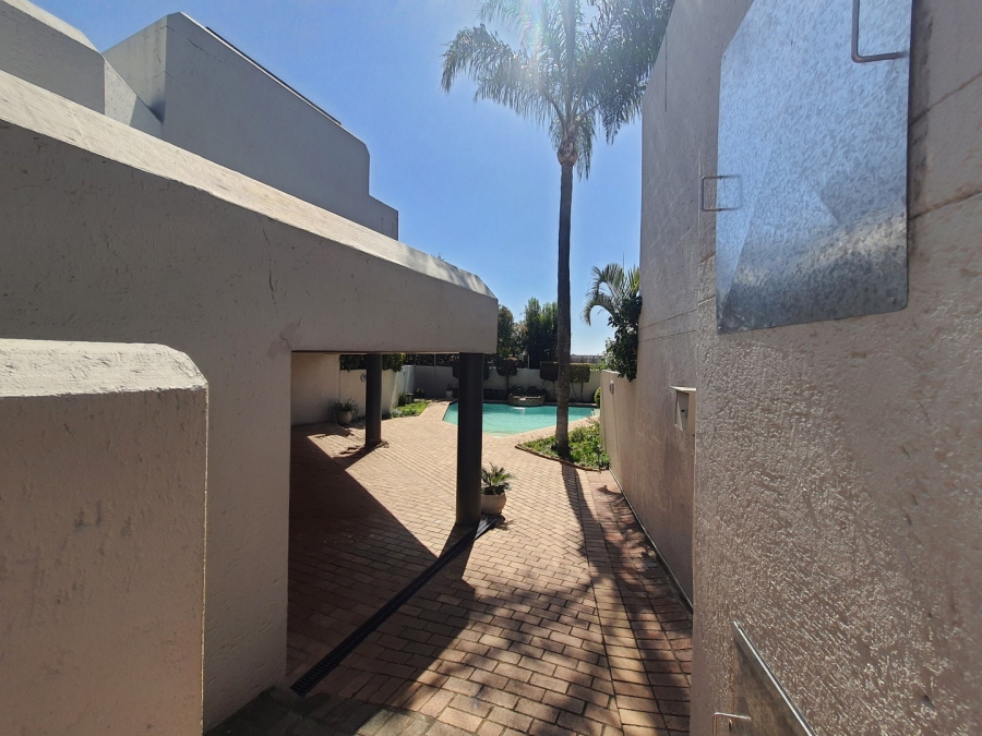 To Let 2 Bedroom Property for Rent in Benmore Gardens Gauteng