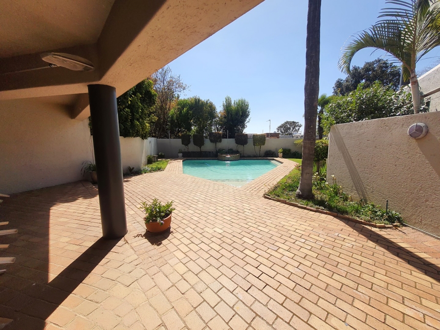 To Let 2 Bedroom Property for Rent in Benmore Gardens Gauteng