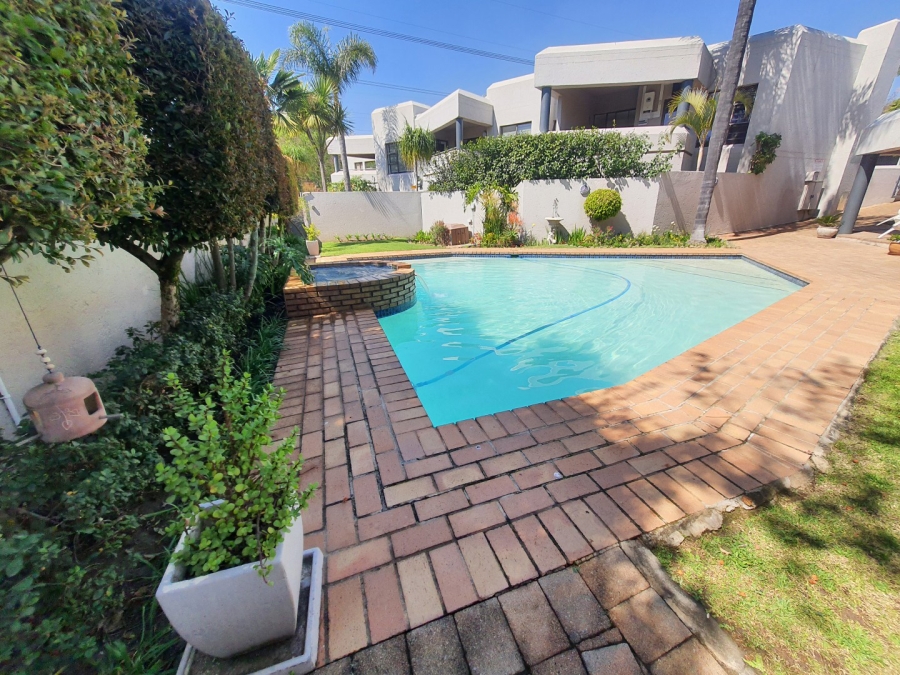 To Let 2 Bedroom Property for Rent in Benmore Gardens Gauteng