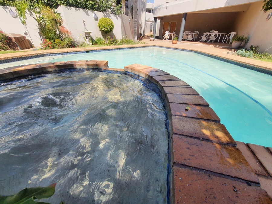 To Let 2 Bedroom Property for Rent in Benmore Gardens Gauteng
