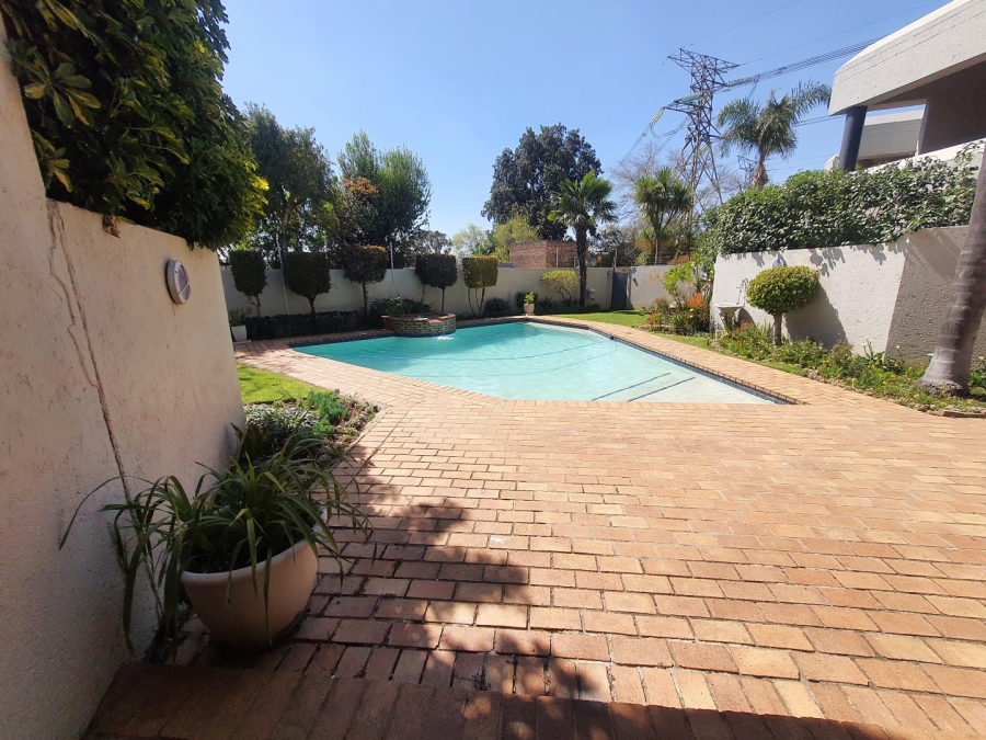 To Let 2 Bedroom Property for Rent in Benmore Gardens Gauteng