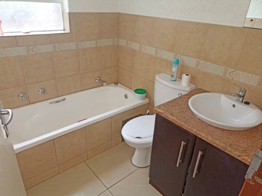 2 Bedroom Property for Sale in Rembrandt Park Gauteng