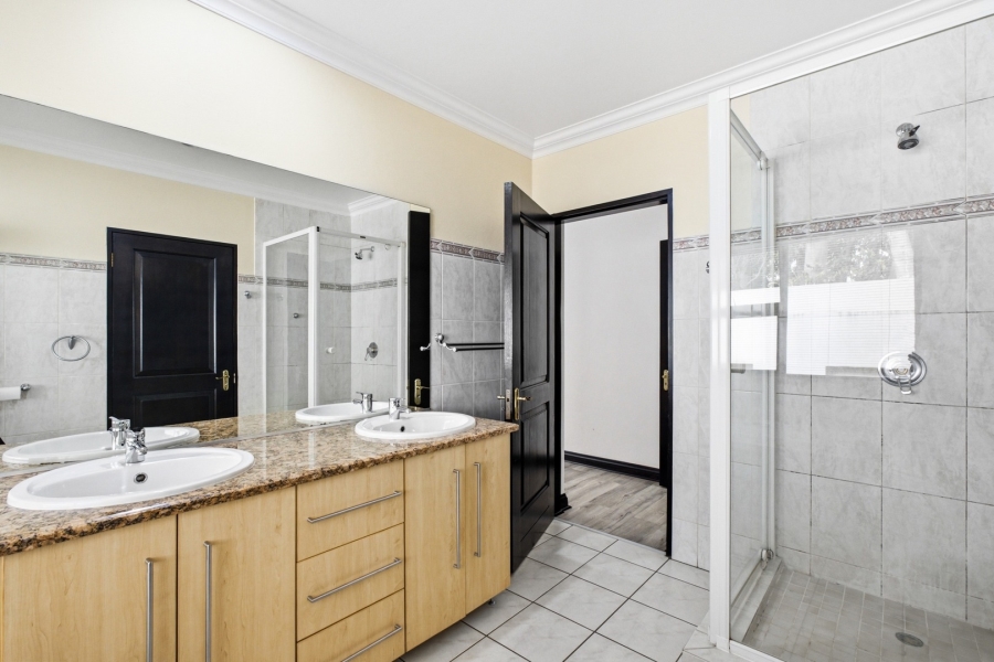 5 Bedroom Property for Sale in Dainfern Golf Estate Gauteng