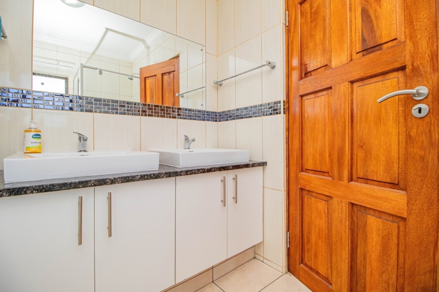 3 Bedroom Property for Sale in Sunnyridge Gauteng