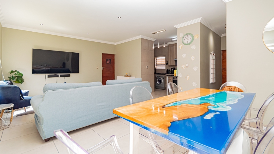 To Let 3 Bedroom Property for Rent in New Redruth Gauteng