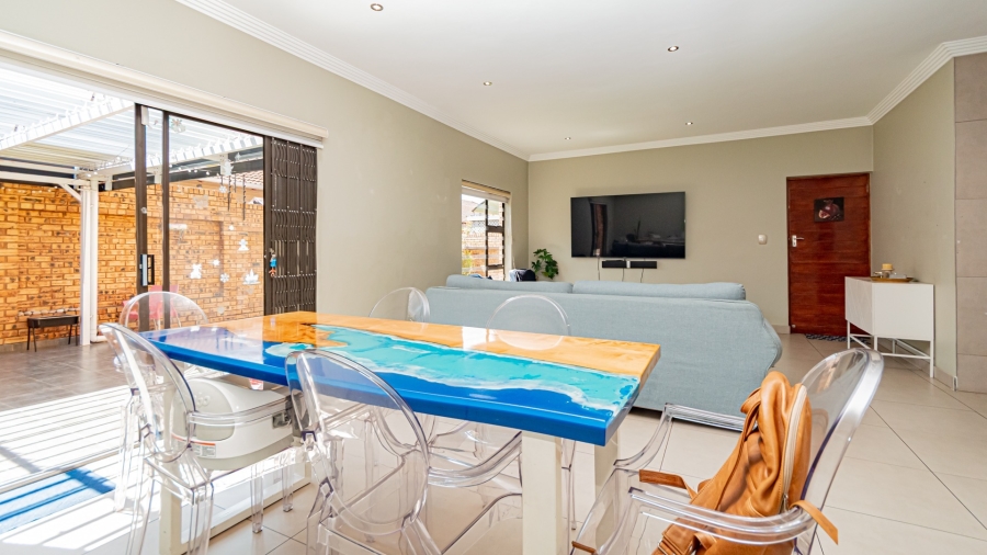 To Let 3 Bedroom Property for Rent in New Redruth Gauteng