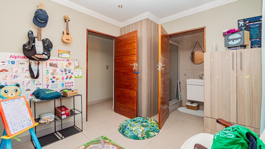 To Let 3 Bedroom Property for Rent in New Redruth Gauteng