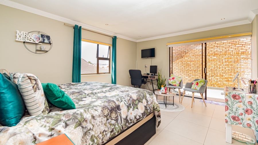 To Let 3 Bedroom Property for Rent in New Redruth Gauteng