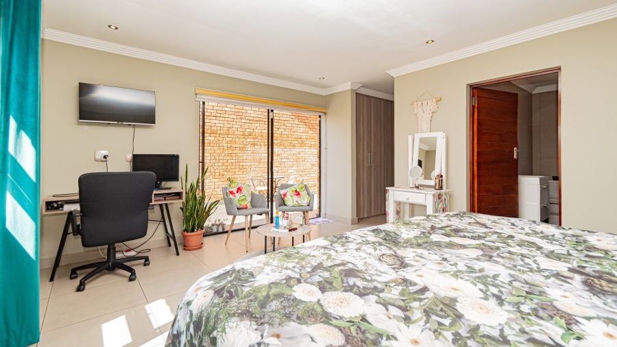 To Let 3 Bedroom Property for Rent in New Redruth Gauteng