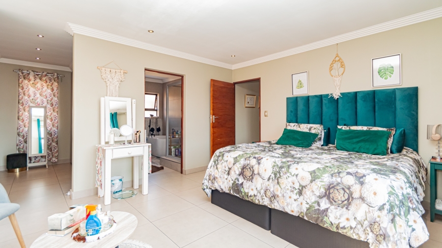 To Let 3 Bedroom Property for Rent in New Redruth Gauteng