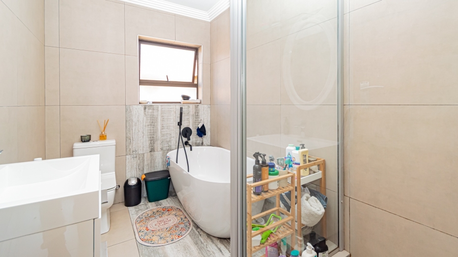 To Let 3 Bedroom Property for Rent in New Redruth Gauteng