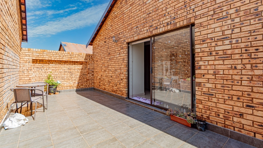 To Let 3 Bedroom Property for Rent in New Redruth Gauteng