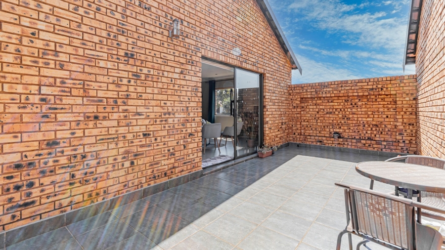 To Let 3 Bedroom Property for Rent in New Redruth Gauteng