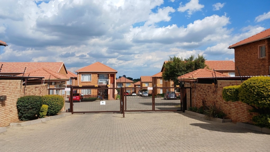 To Let 2 Bedroom Property for Rent in Rosettenville Gauteng