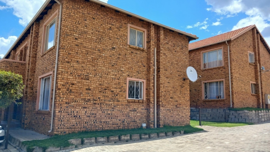 To Let 2 Bedroom Property for Rent in Rosettenville Gauteng