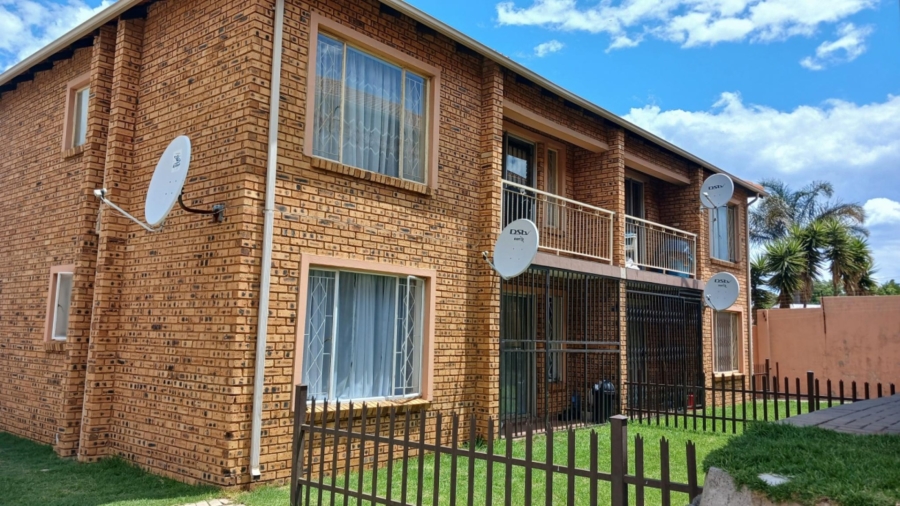 To Let 2 Bedroom Property for Rent in Rosettenville Gauteng