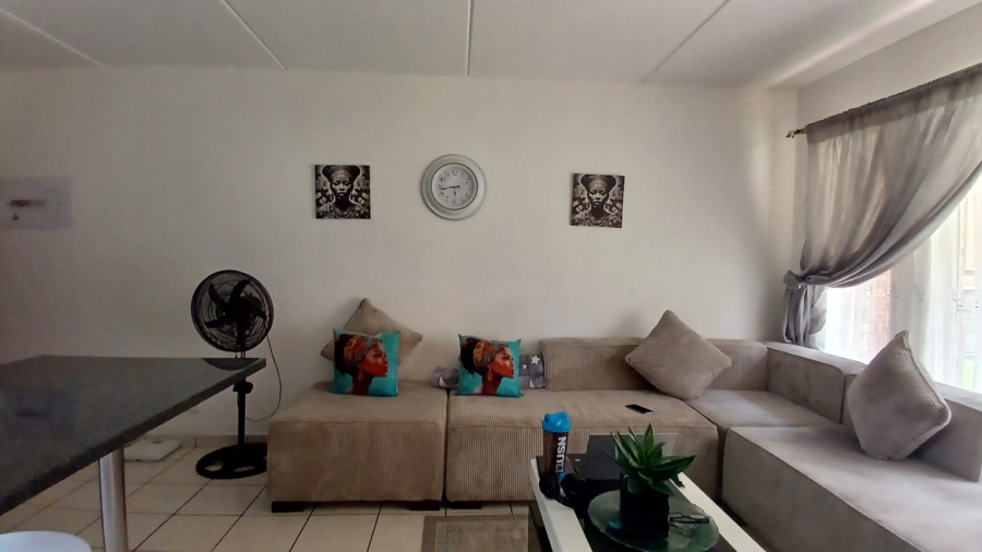 To Let 2 Bedroom Property for Rent in Rosettenville Gauteng