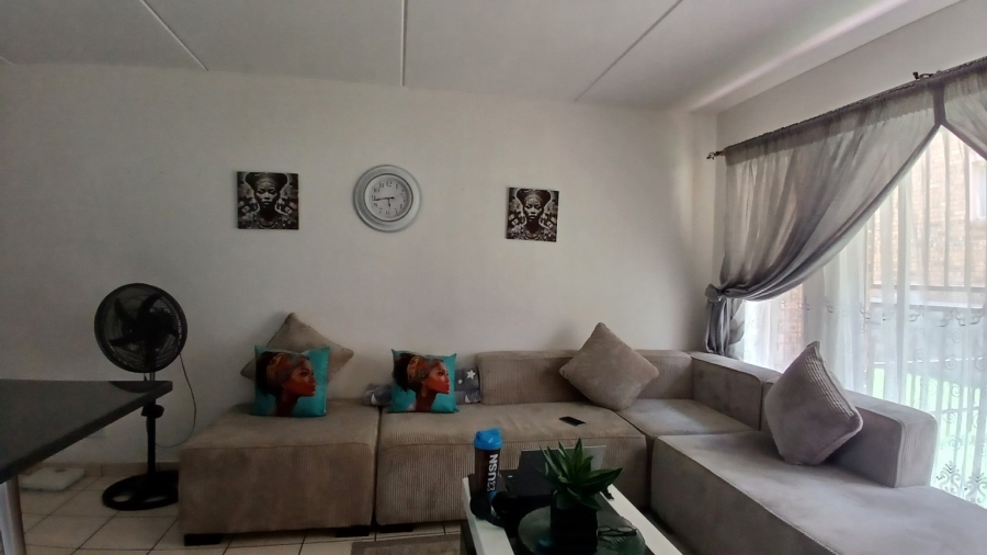 To Let 2 Bedroom Property for Rent in Rosettenville Gauteng