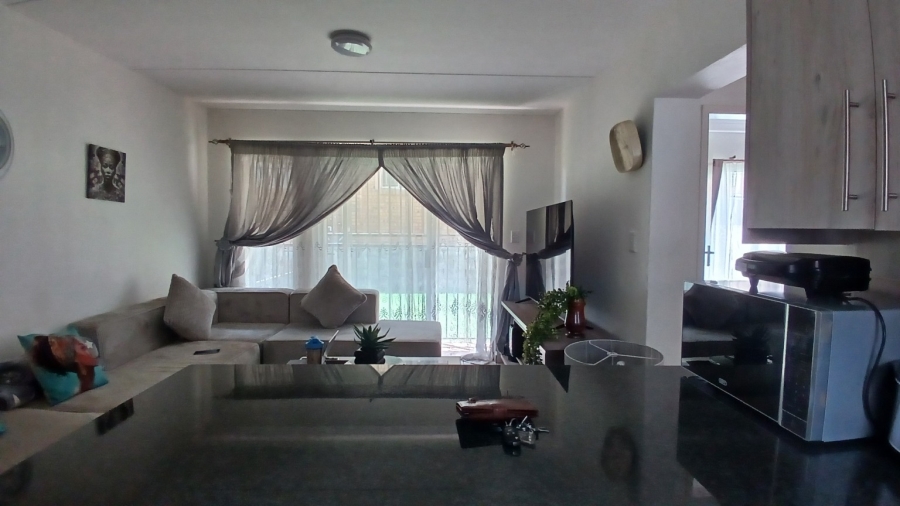 To Let 2 Bedroom Property for Rent in Rosettenville Gauteng