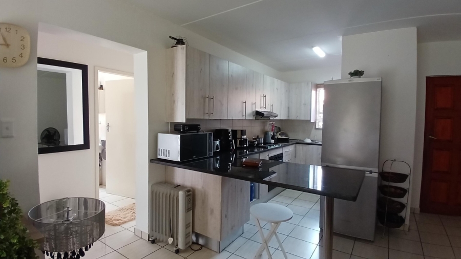 To Let 2 Bedroom Property for Rent in Rosettenville Gauteng