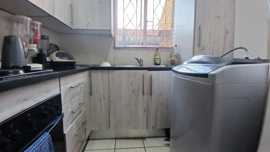 To Let 2 Bedroom Property for Rent in Rosettenville Gauteng