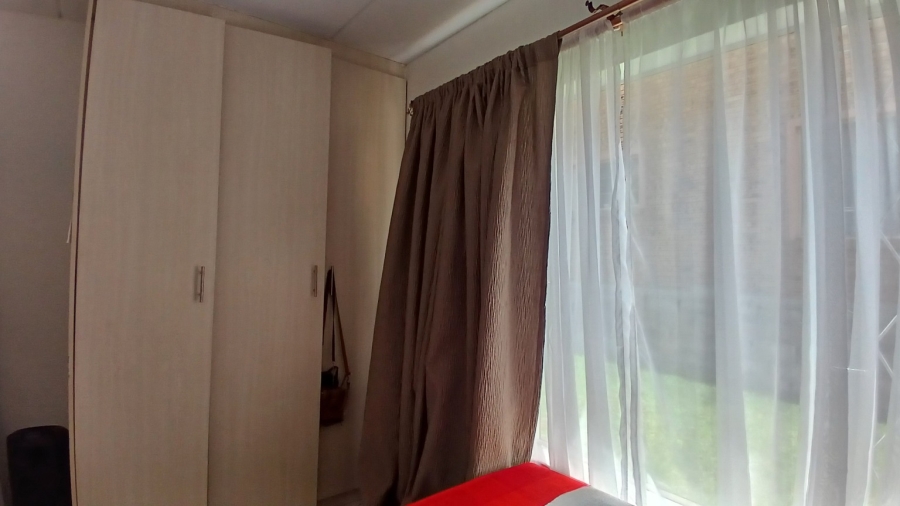 To Let 2 Bedroom Property for Rent in Rosettenville Gauteng