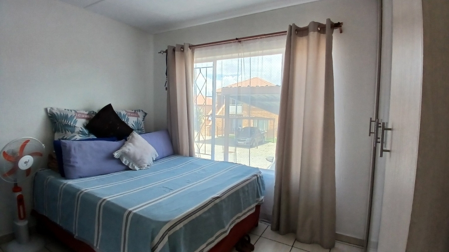 To Let 2 Bedroom Property for Rent in Rosettenville Gauteng