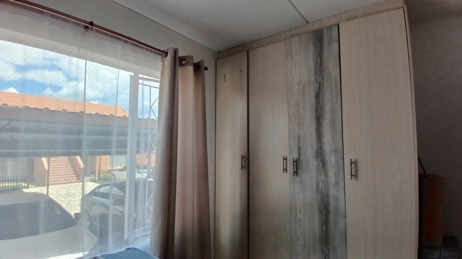 To Let 2 Bedroom Property for Rent in Rosettenville Gauteng