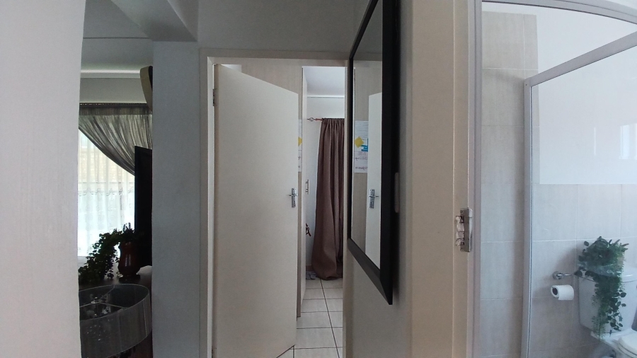 To Let 2 Bedroom Property for Rent in Rosettenville Gauteng