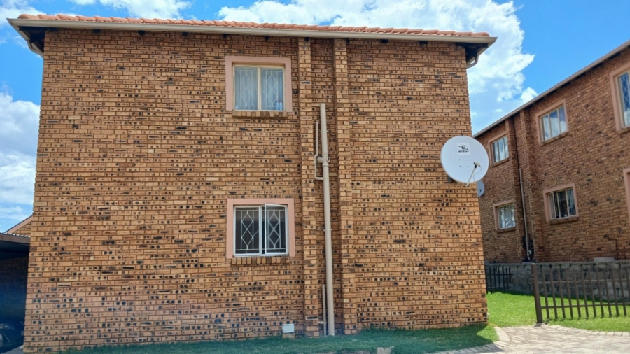 To Let 2 Bedroom Property for Rent in Rosettenville Gauteng